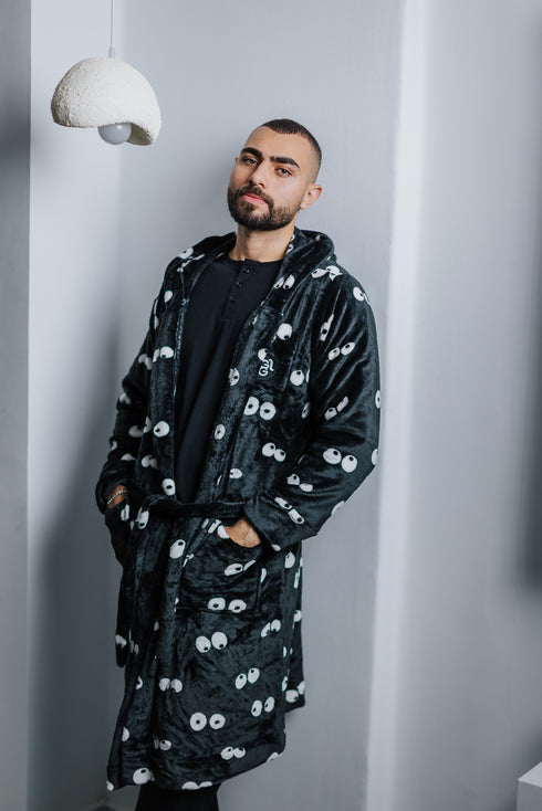 Snuggs Blanket Robe Black Eyes